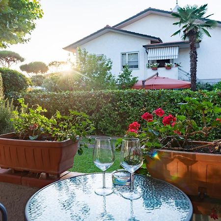 Apartment Holiday Versilia 卡麦奥雷 外观 照片